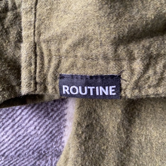 Routine green flannel - Picture 3 of 3